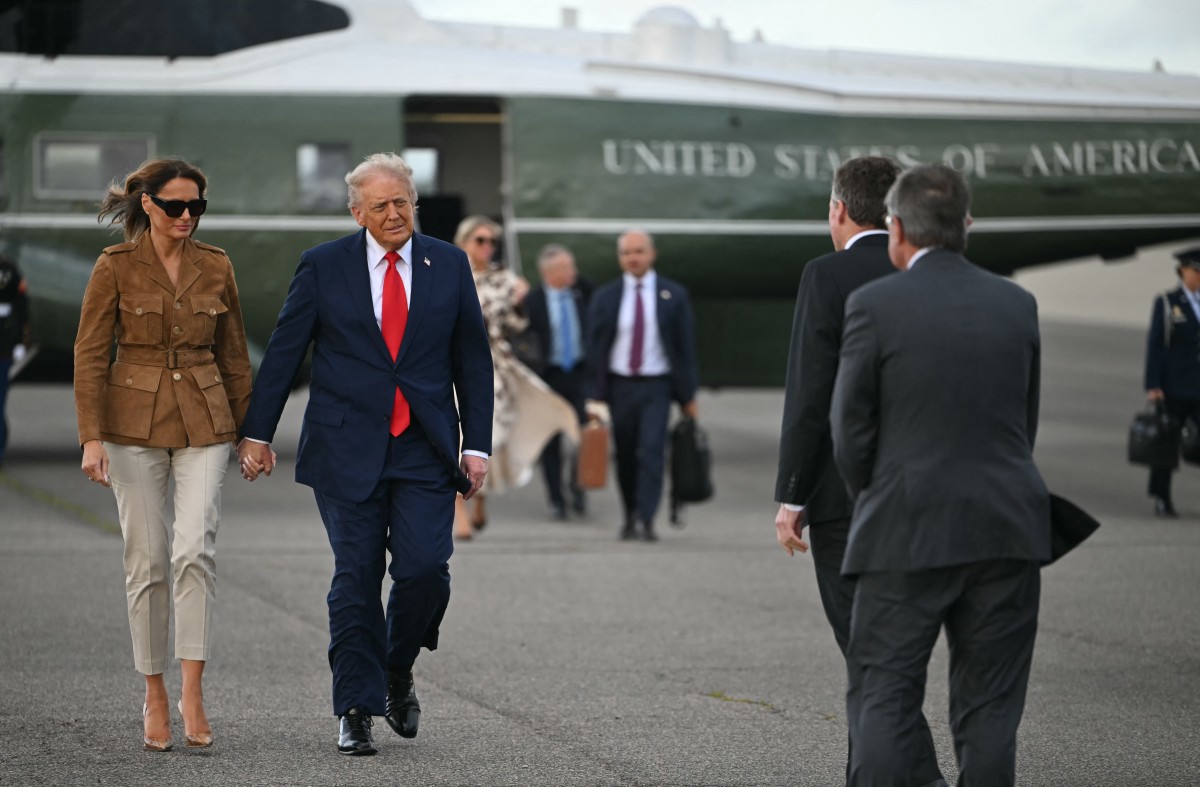 Trump Forced To Switch Helicopter While Leaving UK Due To 'Hydraulic Issue'
