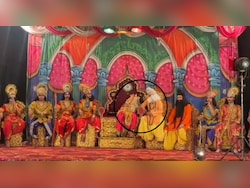 On Camera, &#039;King Dashrath&#039; Has Cardiac Arrest During Himachal Ramlila, Dies