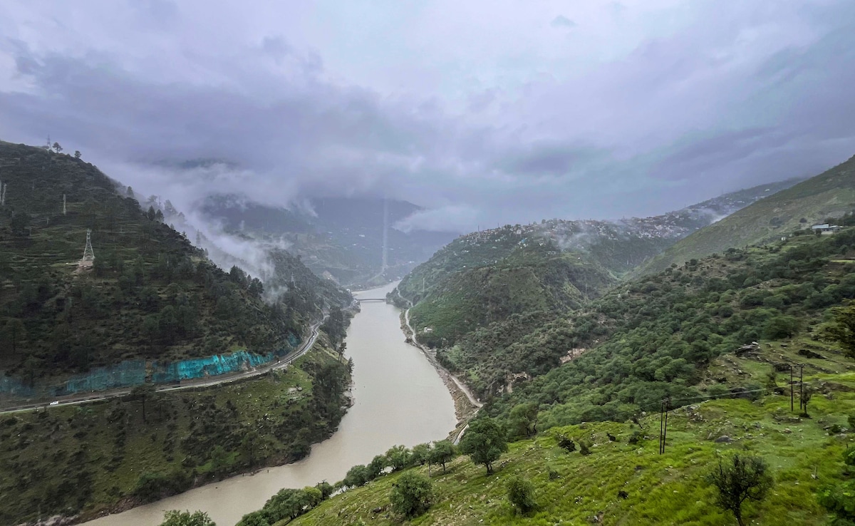 The swollen Chenab river following continuous rainfall in J&Ks Doda district. The swollen Chenab river following continuous rainfall in J&Ks Doda district.