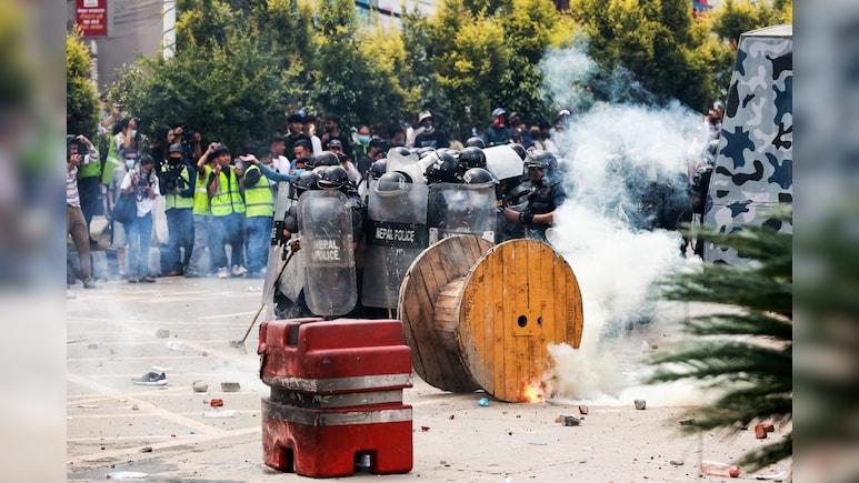 नेपाल से बेनिन तक 2025 रहा 'तख्तापलट वाला साल', जानें किन देशों में बदल गई सरकार