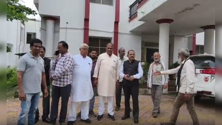 बुरहानपुर में गणेश विसर्जन पर हुए पथराव में अब तक 7 गिरफ्तार, SP से मिले कांग्रेस नेता; की ये मांग बुरहानपुर में गणेश विसर्जन पर हुए पथराव में अब तक 7 गिरफ्तार, SP से मिले कांग्रेस नेता; की ये मांग
