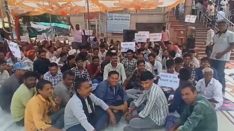 Rajasthan: सांवलिया सेठ प्राकट्य मंदिर परिसर में ग्रामीणों का अनिश्चितकालीन धरना, मांगे नहीं मानने पर दी ये बड़ी चेतावनी