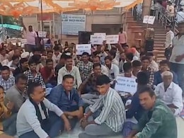 Rajasthan: सांवलिया सेठ प्राकट्य मंदिर परिसर में ग्रामीणों का अनिश्चितकालीन धरना, मांगे नहीं मानने पर दी ये बड़ी चेतावनी Rajasthan: सांवलिया सेठ प्राकट्य मंदिर परिसर में ग्रामीणों का अनिश्चितकालीन धरना, मांगे नहीं मानने पर दी ये बड़ी चेतावनी