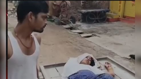 हाथठेले पर प्रसूता...न एंबुलेंस मिली न अस्पताल में डॉक्टर, स्वास्थ्य सेवाओं का बेहद बुरा हाल 