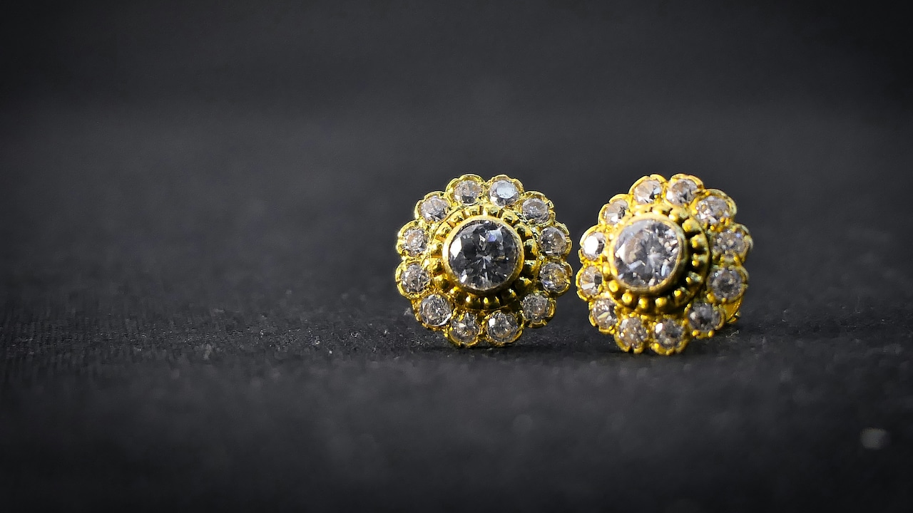 Shine bright with traditional jewellery deals at min 80% off on Amazon Great Indian Festival