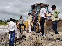 हरदा में 100 से अधिक गांवों की कनेक्टिविटी पर संकट, 84 लाख से बना पुल दो साल में चढ़ा भ्रष्टाचार की भेंट हरदा में 100 से अधिक गांवों की कनेक्टिविटी पर संकट, 84 लाख से बना पुल दो साल में चढ़ा भ्रष्टाचार की भेंट