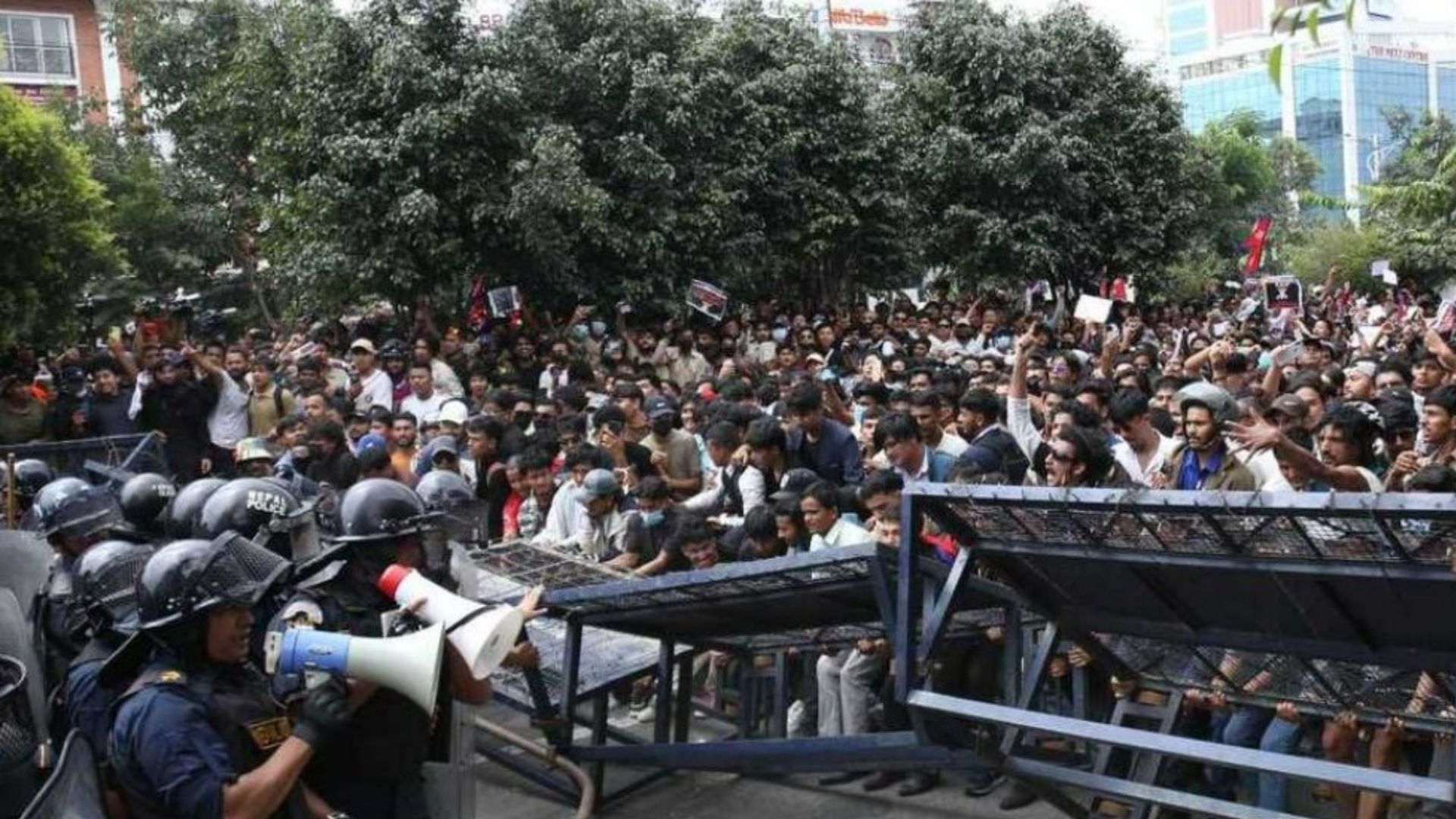 नेपाल में भारी बवाल, जानिए Gen Z के खून में आखिर क्यों आया इतना उबाल