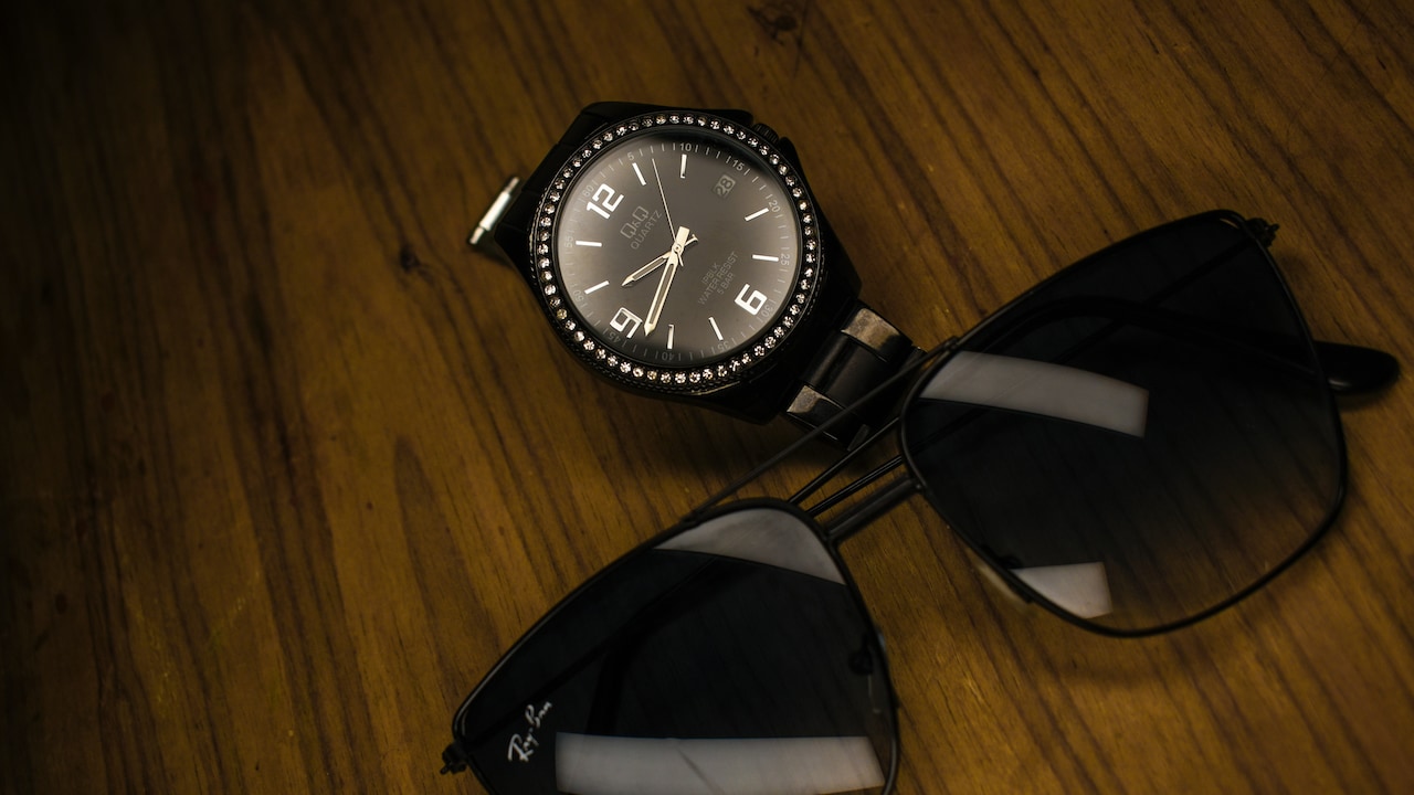 Grab Stylish Watches nd Sunglasses for Men and Women Up to 60% Off at Big Fashion Festival