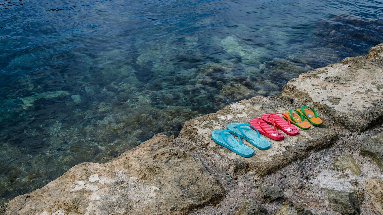 How To Pick Chic Slippers Without Sacrificing Comfort: A Complete Style Guide