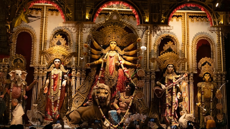 Navratri 2025 In India: 7 Best Places To Celebrate, What To Pack And Travel Tips Navratri 2025 In India: 7 Best Places To Celebrate, What To Pack And Travel Tips