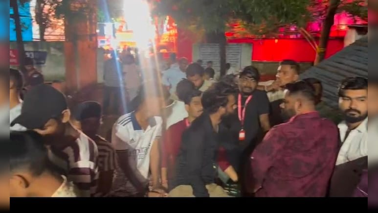 चुनरी यात्रा में दो समुदायों के बीच खूनी संघर्ष, 4 लोग घायल, आधी रात तक चले बवाल के बाद पुलिस ने लिया ये एक्शन