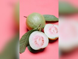 रोजाना नाश्ते में अमरूद खाने से क्या होता है? जानें इसके 7 सबसे बड़े फायदे और खाने के आसान तरीके