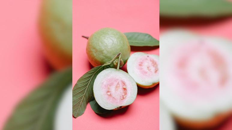 रोजाना नाश्ते में अमरूद खाने से क्या होता है? जानें इसके 7 सबसे बड़े फायदे और खाने के आसान तरीके