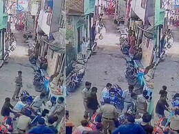 सागर में पुलिस का बेरहम चेहरा, बीच बाजार में दो युवकों पर टूट पड़े 5 पुलिसकर्मी, डंडों से की पिटाई