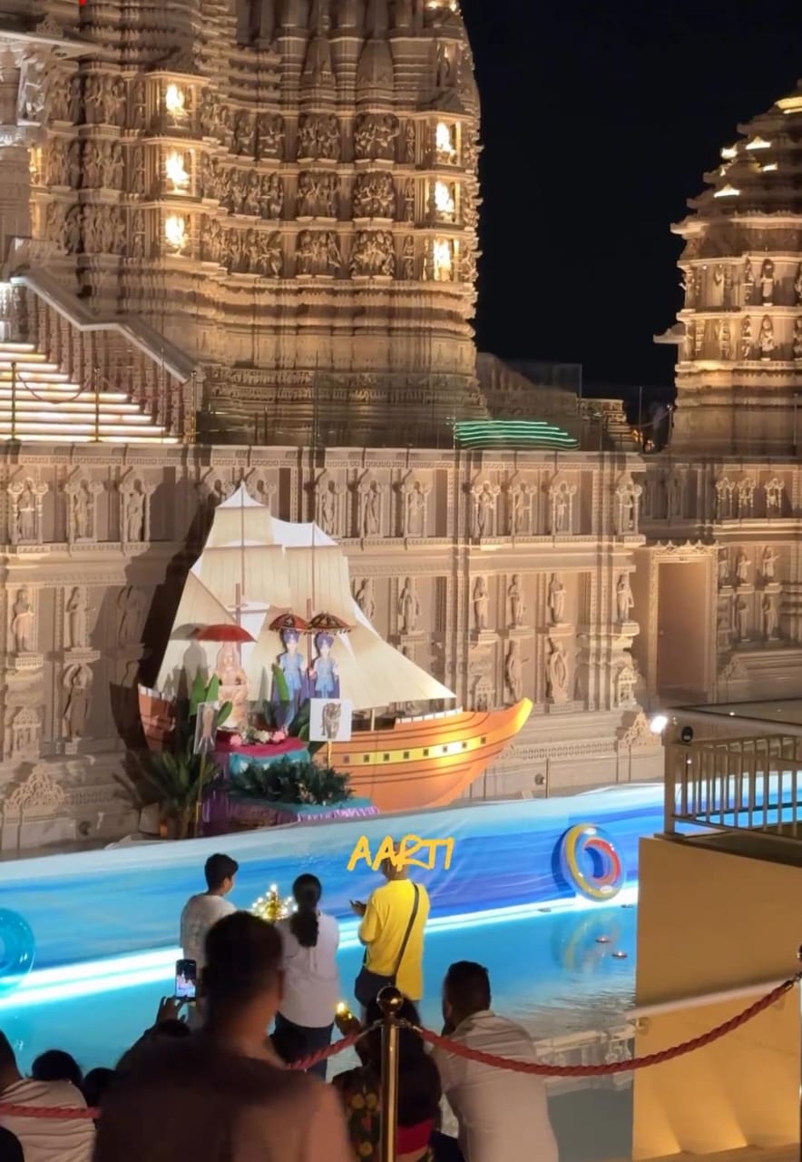 Viral Now: Indian Man Amazed By Ganga Aarti At Hindu Mandir In Abu Dhabi