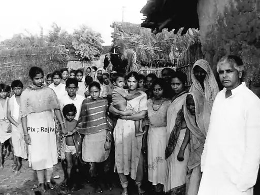 सीएम बनने के बाद पहली बार अपने गांव पहुंचे लालू यादव. सीएम बनने के बाद पहली बार अपने गांव पहुंचे लालू यादव.