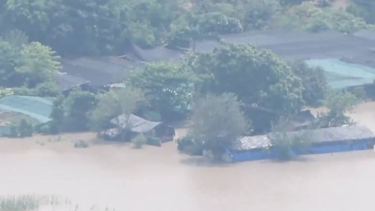 Video: Yamuna Level Still High, People Wade Through Waist-Deep Water In Noida Video: Yamuna Level Still High, People Wade Through Waist-Deep Water In Noida