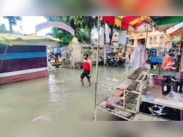 उज्जैन में चारों ओर से जलमग्न हुआ स्कूल, SDERF ने फंसे 6 शिक्षकों को किया रेस्क्यू उज्जैन में चारों ओर से जलमग्न हुआ स्कूल, SDERF ने फंसे 6 शिक्षकों को किया रेस्क्यू