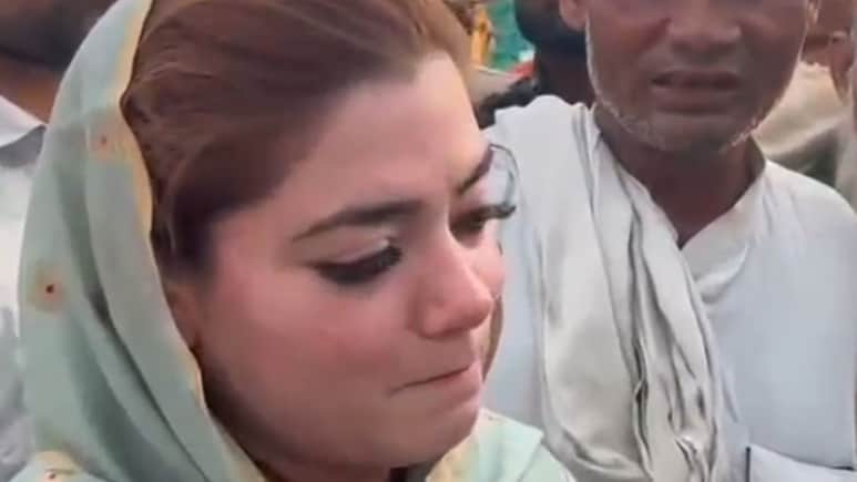 राजस्थान: बच्चों के जनाजे देख रो पड़ीं विधायक नौक्षम चौधरी, मकान गिरने पर मां के साथ दब गए 5 बच्चे राजस्थान: बच्चों के जनाजे देख रो पड़ीं विधायक नौक्षम चौधरी, मकान गिरने पर मां के साथ दब गए 5 बच्चे