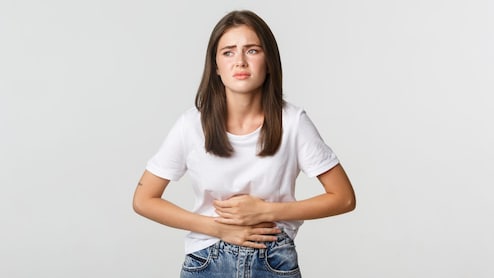 Nutritionist Lists 4 Everyday Habits That Can Cause Bloating