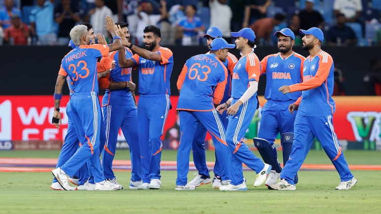 Ind vs Pak: भारतीय क्रिकेट टीम की जीत के बाद जश्न, टीम इंडिया को मिल रहीं बधाइयां