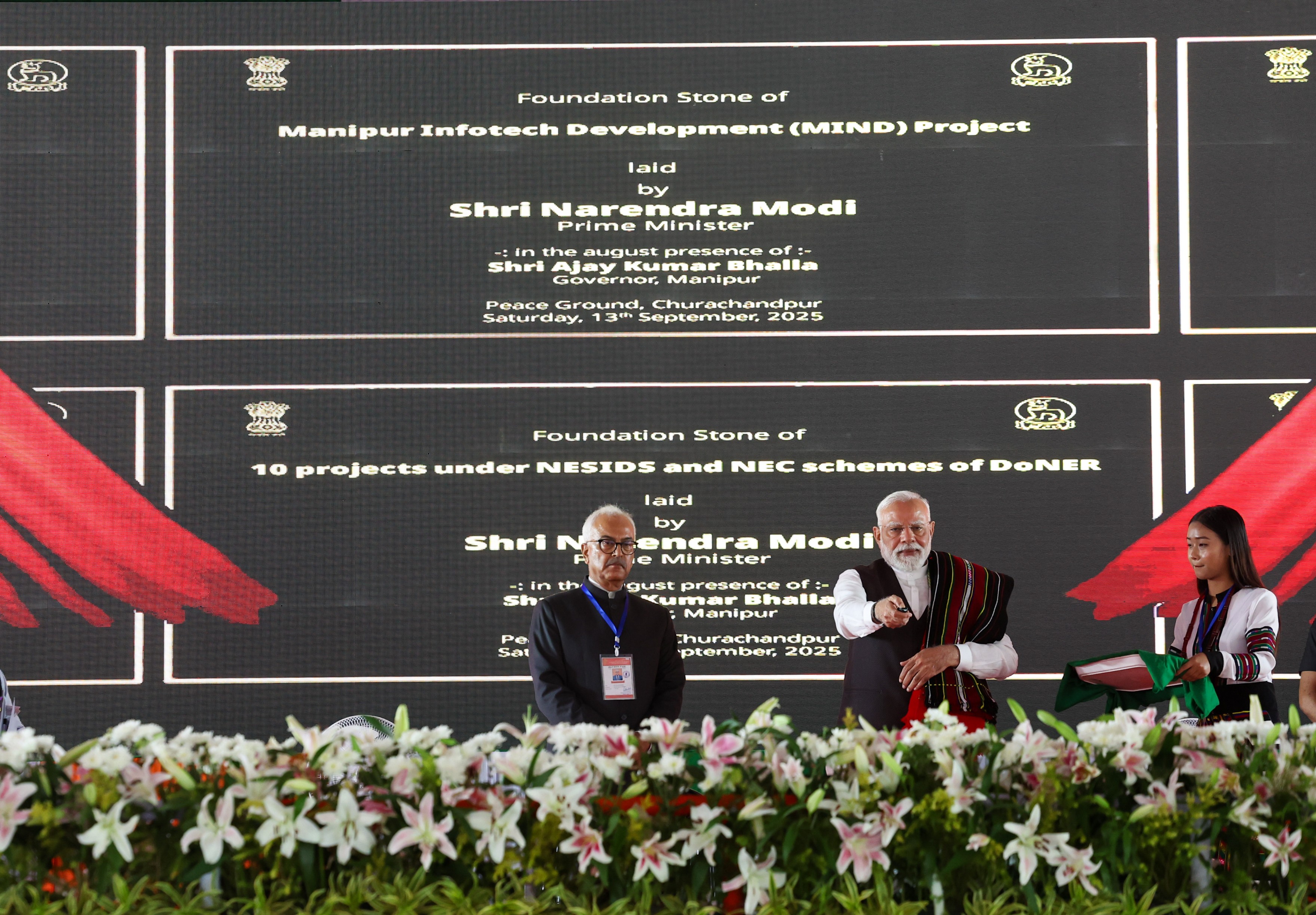 मणिपुर में विभिन्न विकास परियोजनाओं की शुरुआत करते पीएम मोदी. मणिपुर में विभिन्न विकास परियोजनाओं की शुरुआत करते पीएम मोदी.