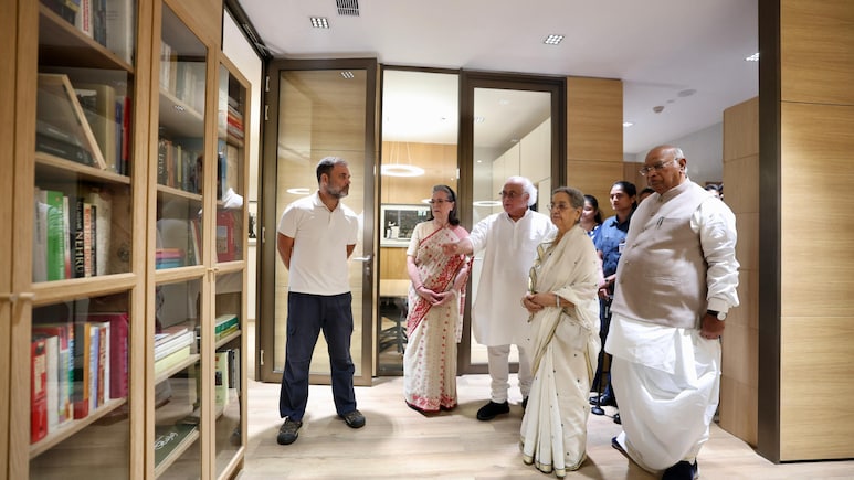 मनमोहन सिंह की जयंती: कांग्रेस दफ्तर में पूर्व PM के नाम पर लाइब्रेरी और रिसर्च सेंटर, मिलेगी देश की जानकारी मनमोहन सिंह की जयंती: कांग्रेस दफ्तर में पूर्व PM के नाम पर लाइब्रेरी और रिसर्च सेंटर, मिलेगी देश की जानकारी