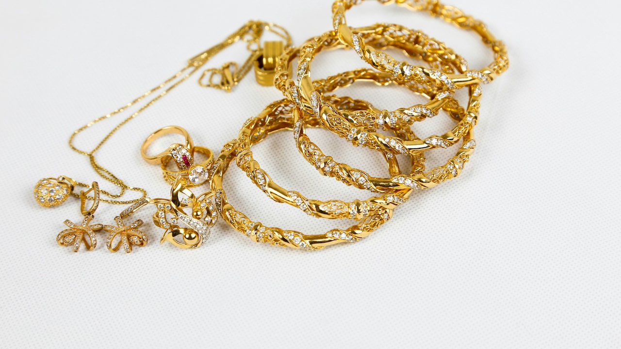 Get bangles buying guide with top collections on Myntra