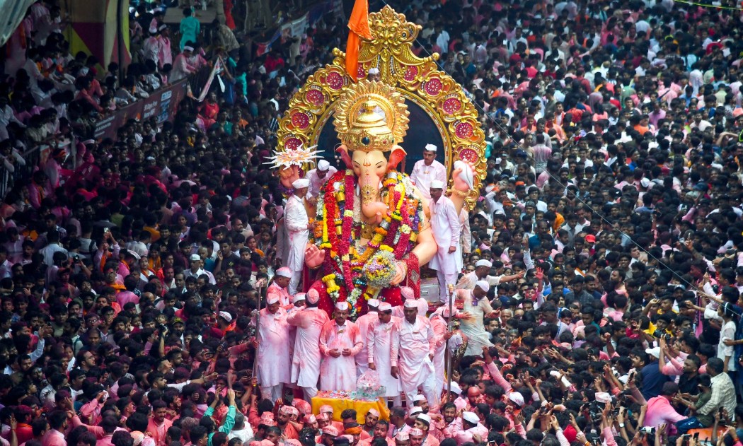 तीन बार की कोशिश के बाद भी नहीं हो पाया लालबागचा राजा का विसर्जन, बढ़ता जा रहा इंतजार