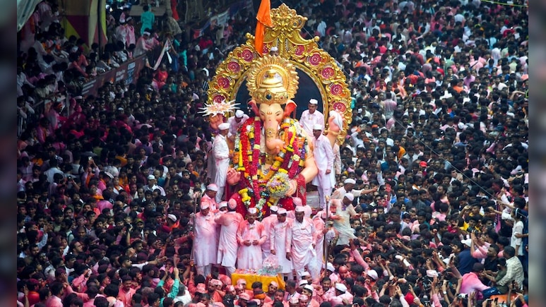 परंपरा से खिलवाड़, सीएम से शिकायत... लालबाग के राजा की विदाई को लेकर जानें क्या है विवाद