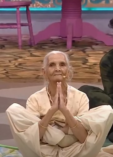 How This 87-Year-Old Woman Lost 83 Kg In A Year With One Simple Yoga Move