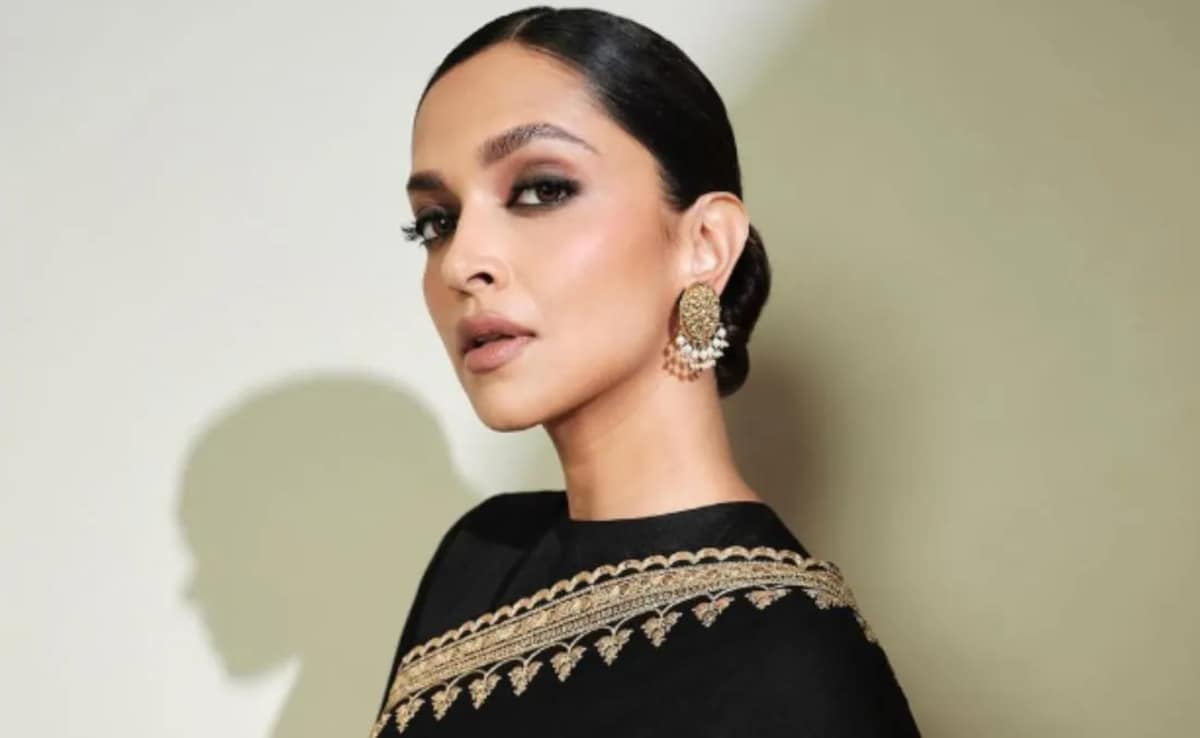 When A Director Took A Dig At Deepika Padukone For "Taking Motherhood Very Seriously"