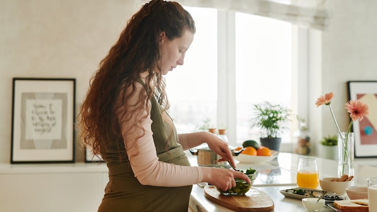 Mediterranean Diet During Pregnancy May Cut Baby's Food Allergy Risk: New Study