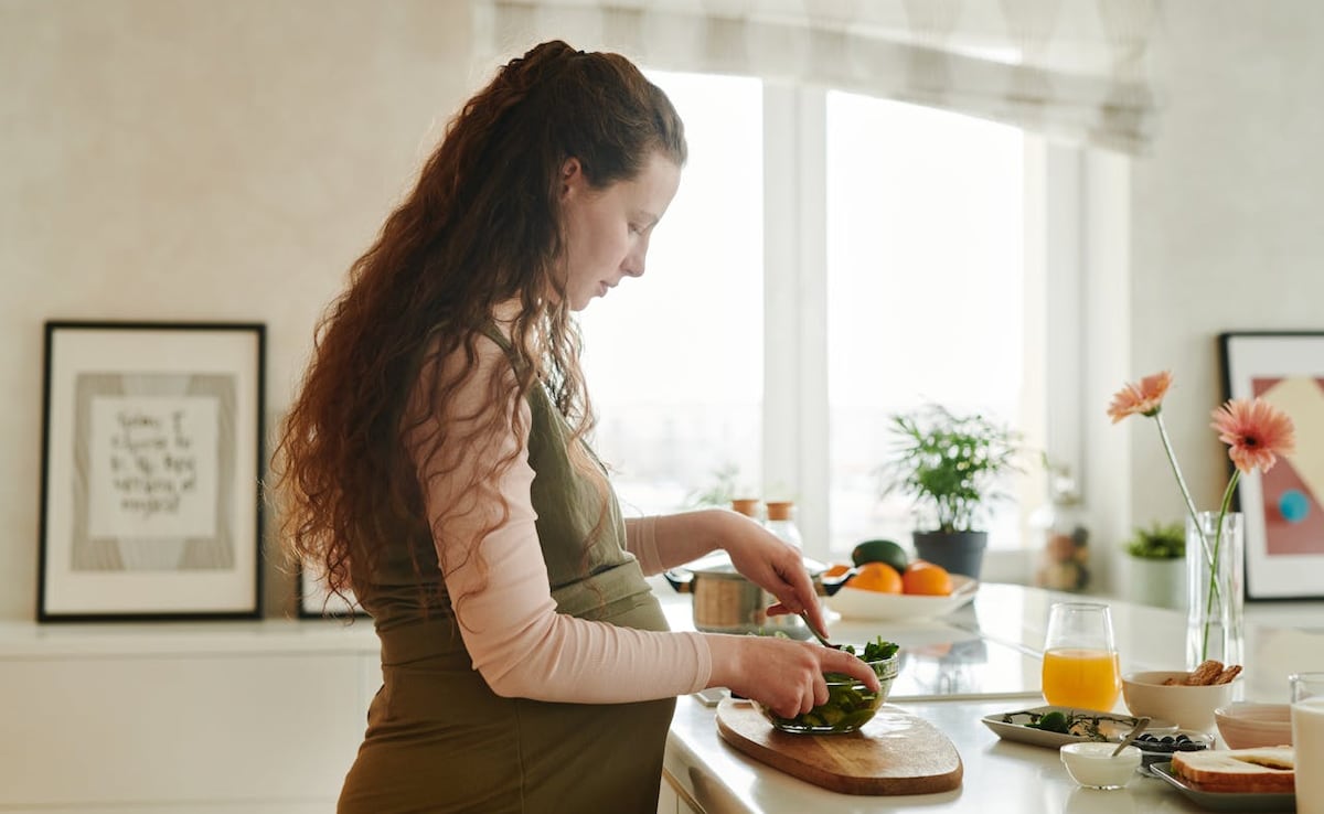 Pregnancy Diet: What Is The Best Time To Take Iron And Calcium Supplements?