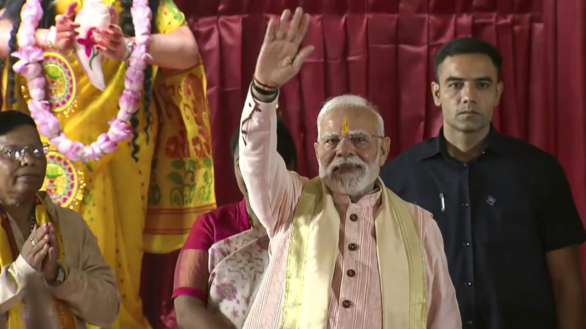 PM Modi Performs Aarti At Famous Temple In South Delhi's CR Park
