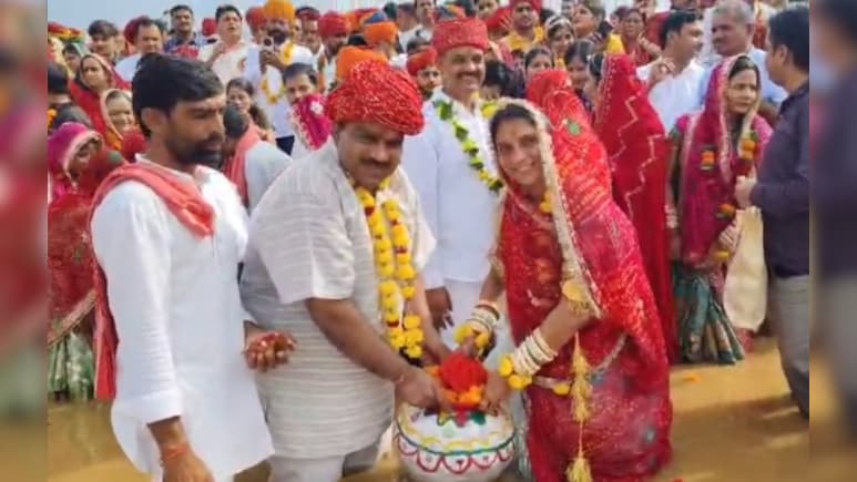 Rajasthan: भारूदा गांव में 60 साल बाद हुआ ऐतिहासिक तालाब पूजन, महिलाओं ने निभाई 'समुद्र मंथन' की परंपरा