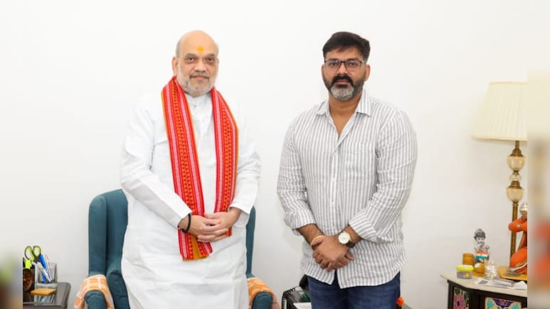 हाथ जोड़े, मुस्कराए पर कुछ न बोले पवन सिंह, अमित शाह से मिलकर निकल गए भोजपुरी स्टार