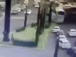 मेक्सिको में बस से खतरनाक रफ्तार से टकराई ट्रेन, 10 की मौत, खौफनाक वीडियो देख जाएंगे सहम मेक्सिको में बस से खतरनाक रफ्तार से टकराई ट्रेन, 10 की मौत, खौफनाक वीडियो देख जाएंगे सहम