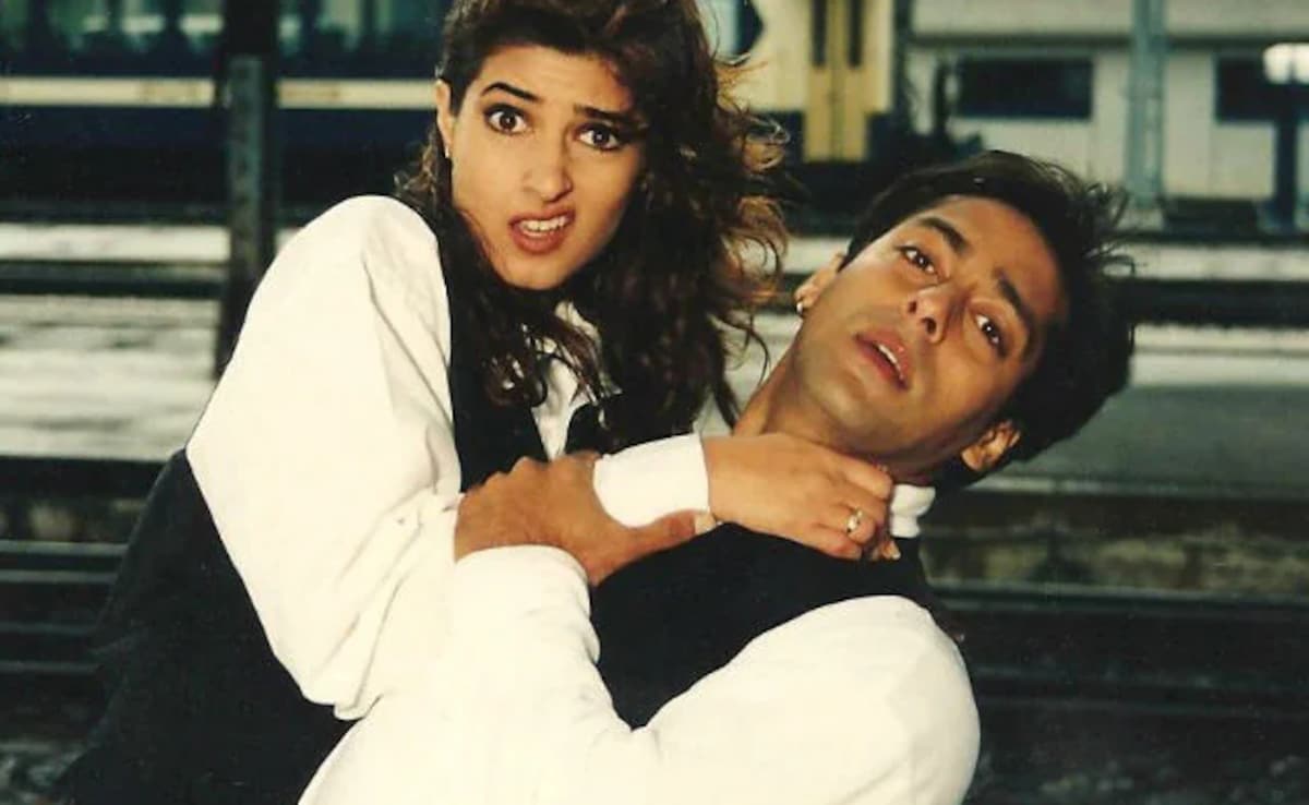 When Twinkle Khanna First Saw Salman Khan With Sangeeta Bijlani, She Rode Her Cycle "Into A Ditch"