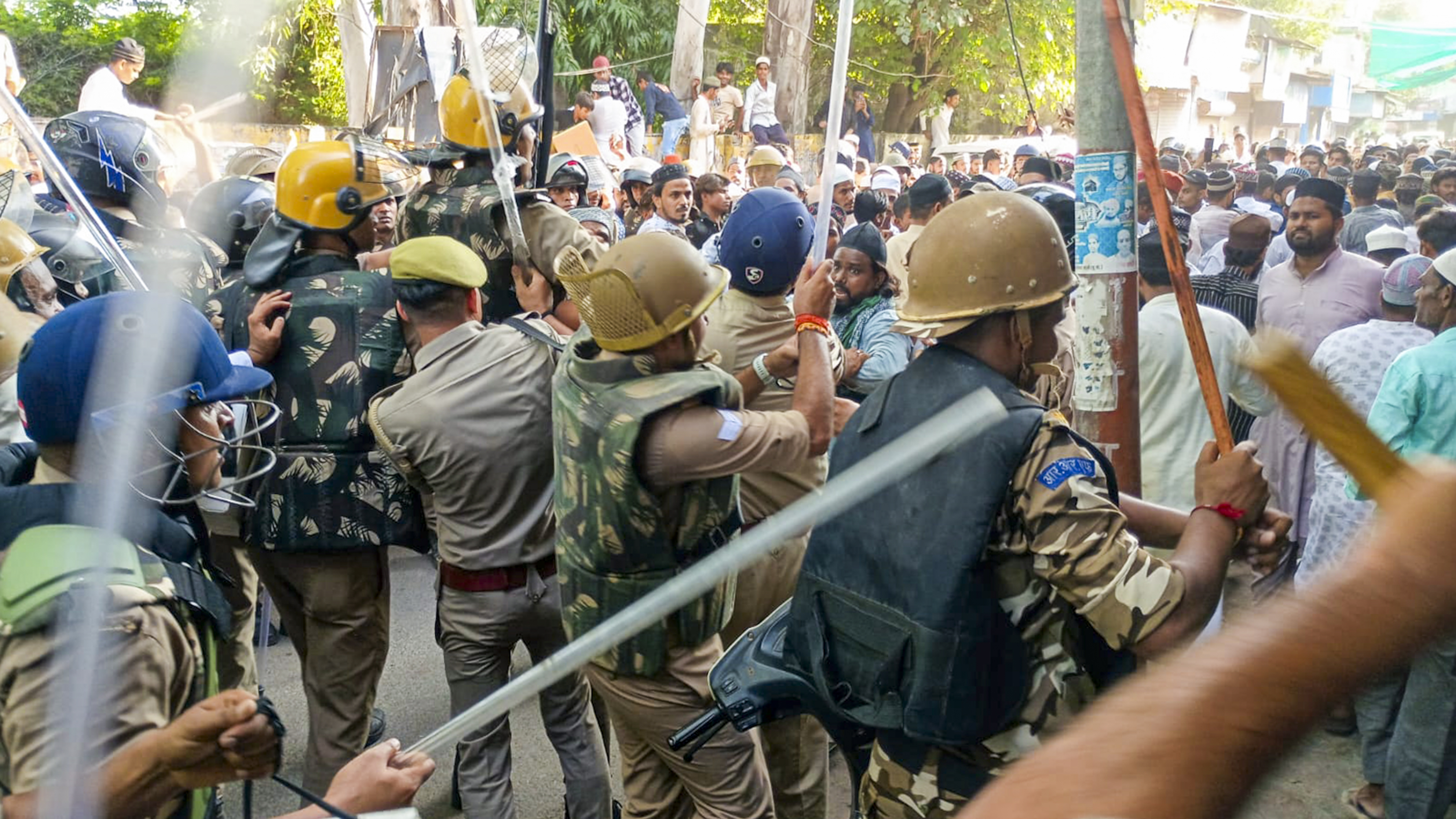 बरेली में 'आई लव मोहम्मद' बैनर पर कैसे हुआ बवाल, यहां जानिए इसकी इनसाइड स्टोरी