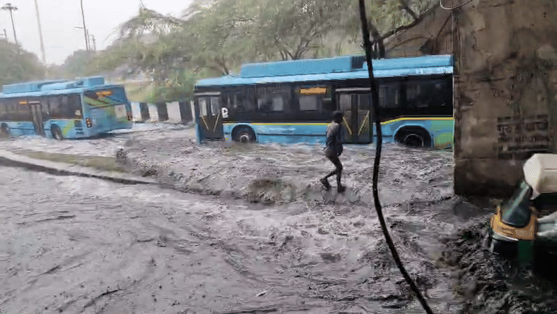 सितंबर में ऐसी बारिश! देखिए दिल्ली की सड़कों पर भर गया कितना पानी