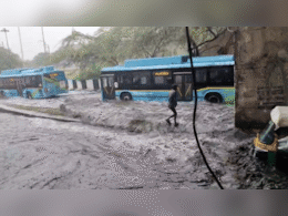 सितंबर में ऐसी बारिश! देखिए दिल्ली की सड़कों पर भर गया कितना पानी सितंबर में ऐसी बारिश! देखिए दिल्ली की सड़कों पर भर गया कितना पानी