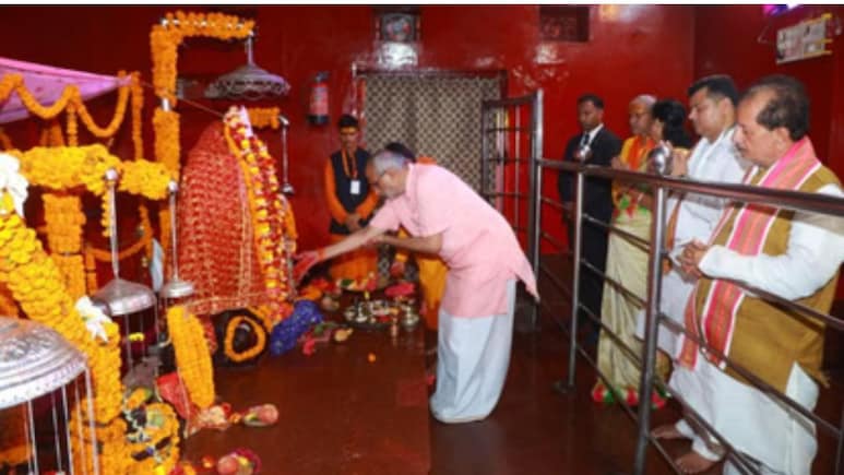 उपराष्ट्रपति सी.पी. राधाकृष्णन मुजफ्फरपुर पहुंचे, मां चामुंडा शक्तिपीठ में की पूजा-अर्चना