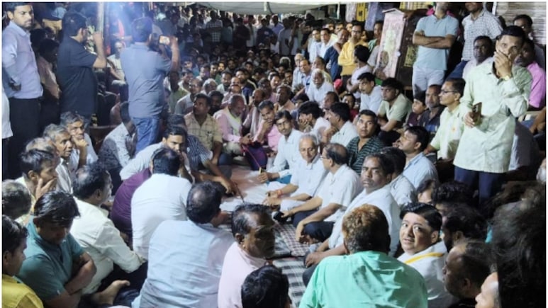गंगापुर सिटी में तीन दिन की 'महाभारत' खत्म, बद्रीनाथ मंदिर विवाद पर वैश्य समाज का धरना समाप्त गंगापुर सिटी में तीन दिन की 'महाभारत' खत्म, बद्रीनाथ मंदिर विवाद पर वैश्य समाज का धरना समाप्त
