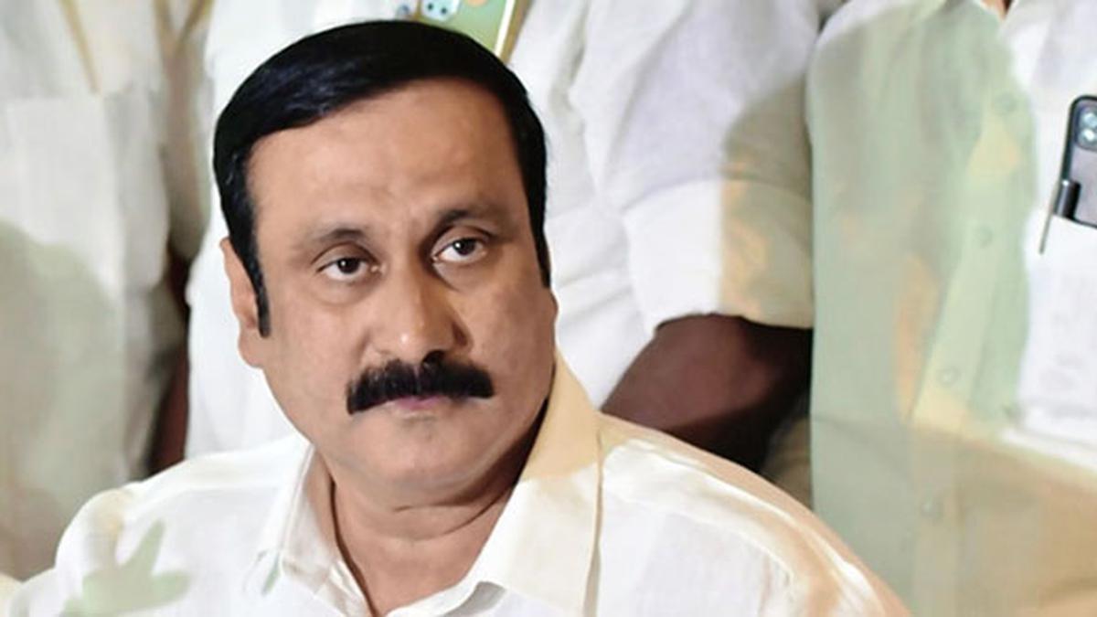 एक और परिवार में पड़ी फूट... तमिलनाडु में PMK नेता ने बेटे अंबुमणि रामदॉस को पार्टी से निकाला
