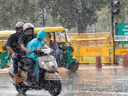 Delhi-NCR Weather: दिल्ली-NCR में बदला मौसम का मिजाज, झमाझम बारिश ने दी गर्मी और उमस से राहत Delhi-NCR Weather: दिल्ली-NCR में बदला मौसम का मिजाज, झमाझम बारिश ने दी गर्मी और उमस से राहत