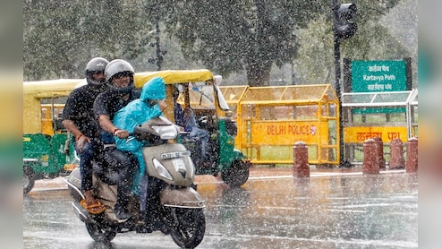 मॉनसून ने दिल्ली-NCR में जमाए पैर, अभी और गरज कर बरसेगा... जानें राहत की उम्मीद कब तक
