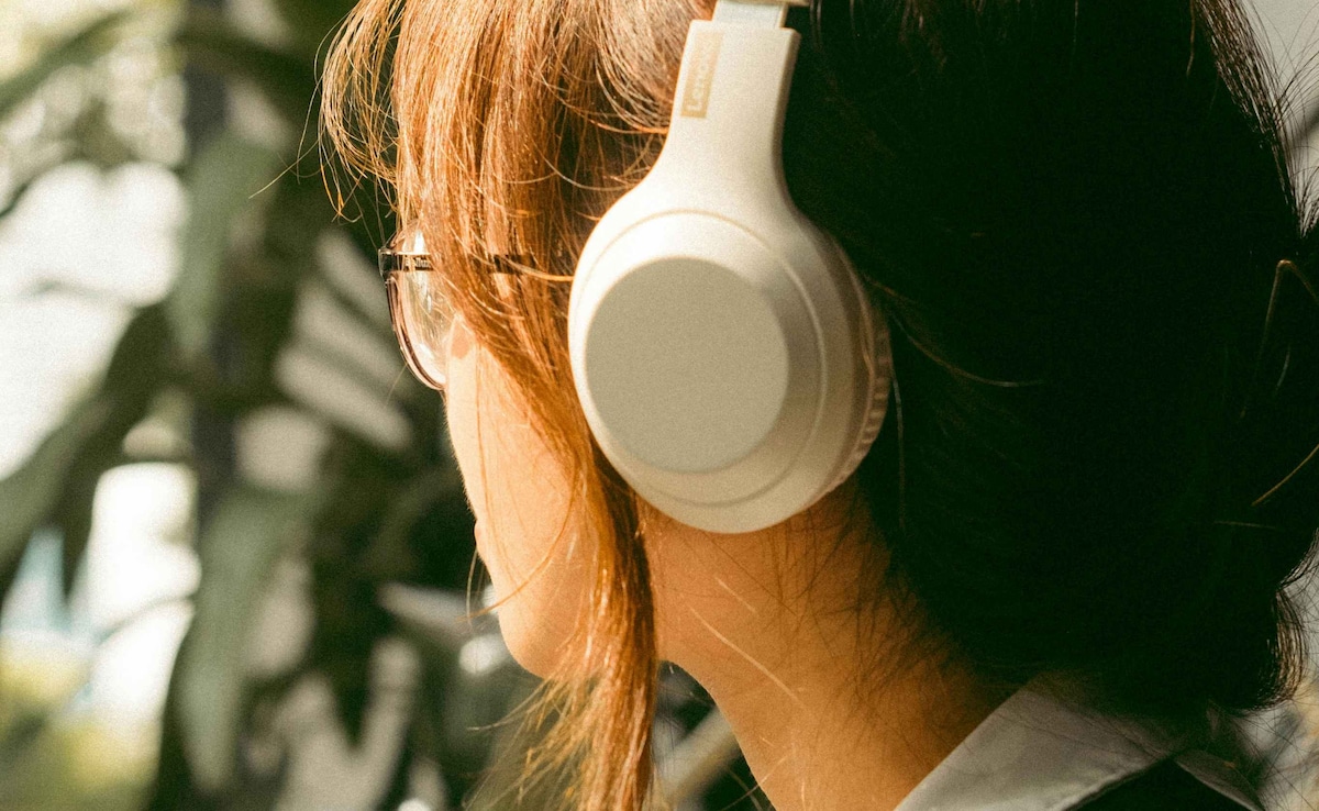 Noise cancellation lowers background noise, allowing you to keep the volume down Noise cancellation lowers background noise, allowing you to keep the volume down