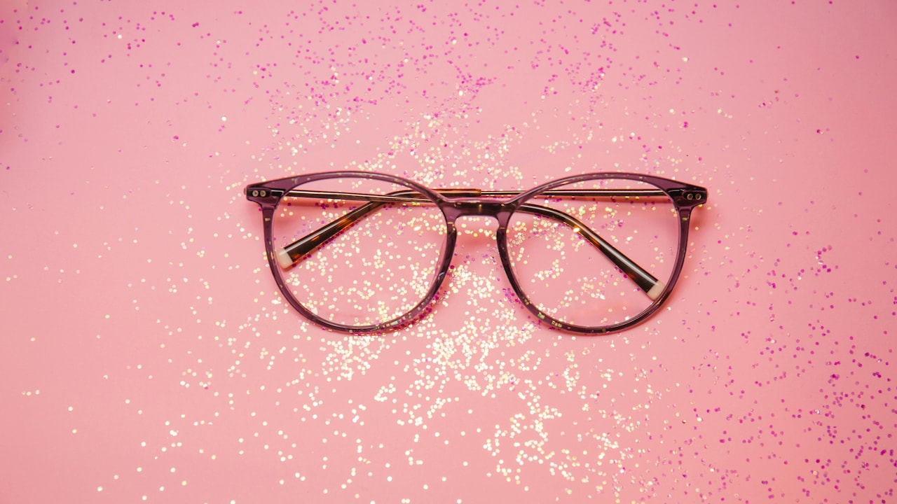 Get top myths and truths about eye glasses reduce eye strains