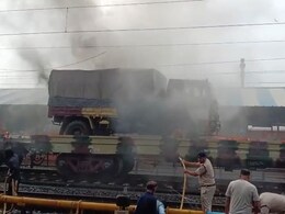 UjjainTruck Fire: Army की स्पेशल ट्रेन में लोड आर्मी ट्रक में आग लगी, स्टेशन पर मचा हड़कंप